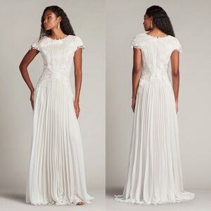 TADASHI SHOJI Cassiel Pleated Chiffon White Gown 14
